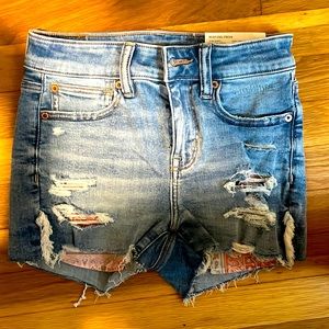 Hi rise shorty American eagle shorts size 2. Still with tags.